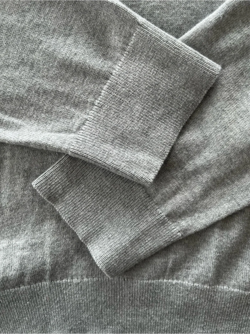 Banana Republic Men’s Premium Luxe Yarn Gray V-Neck Sweater Fall/Winter